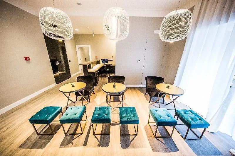 נאפולי B&B Art House 2*,